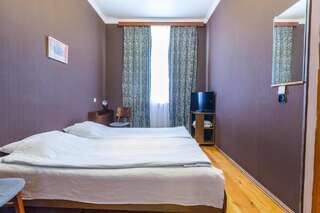 Отели типа «постель и завтрак» Zeus Olimpo Hotel Телави Двухместный номер с 1 кроватью и собственной ванной комнатой-3